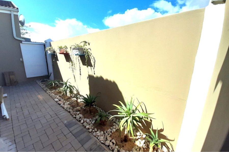 To Let 1 Bedroom Property for Rent in Country Club Western Cape